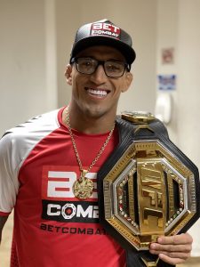 Portrait de Charles Oliveira, combattant de MMA