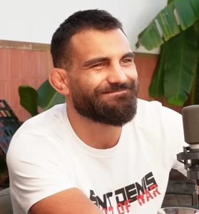 Portrait de Benoît Saint-Denis, combattant de MMA