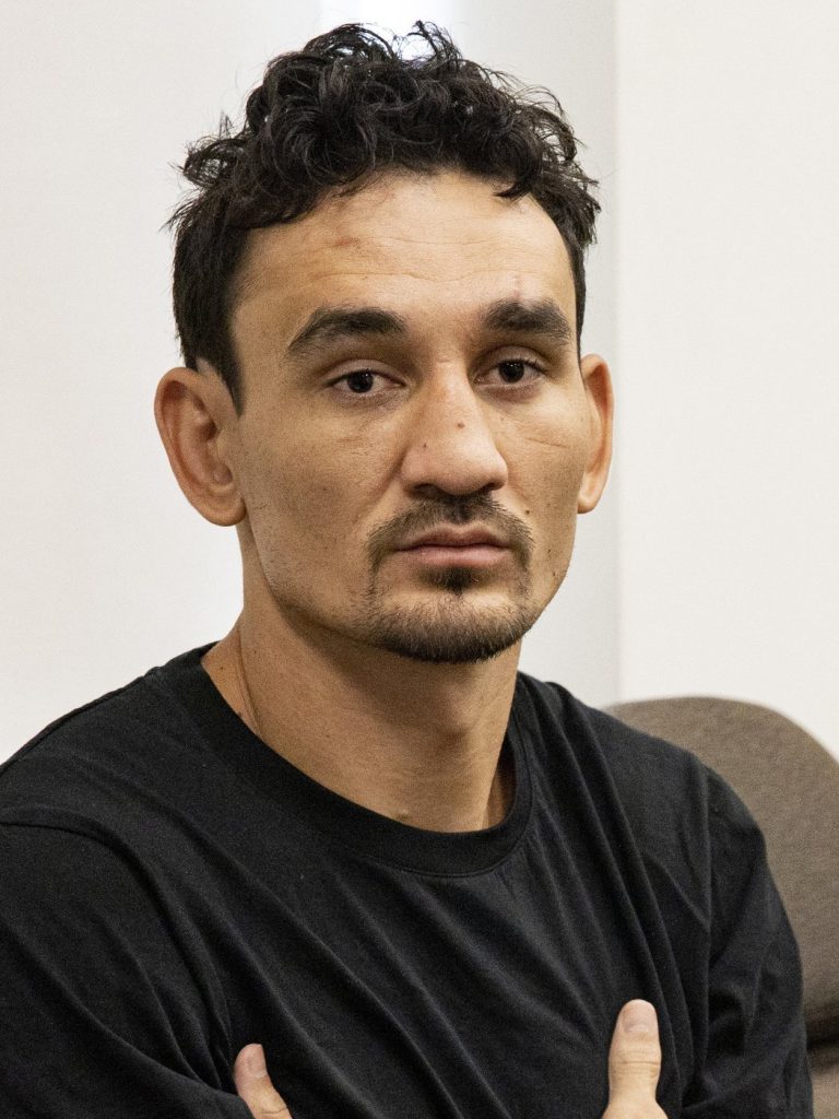 Portrait de Max Holloway, combattant de MMA