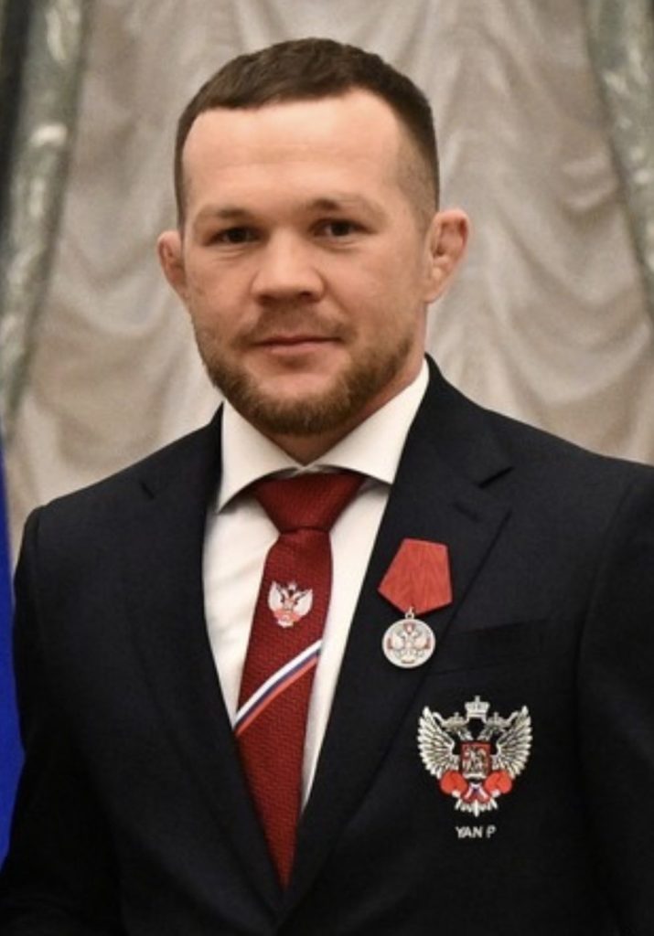 Portrait de Petr Yan, combattant de MMA