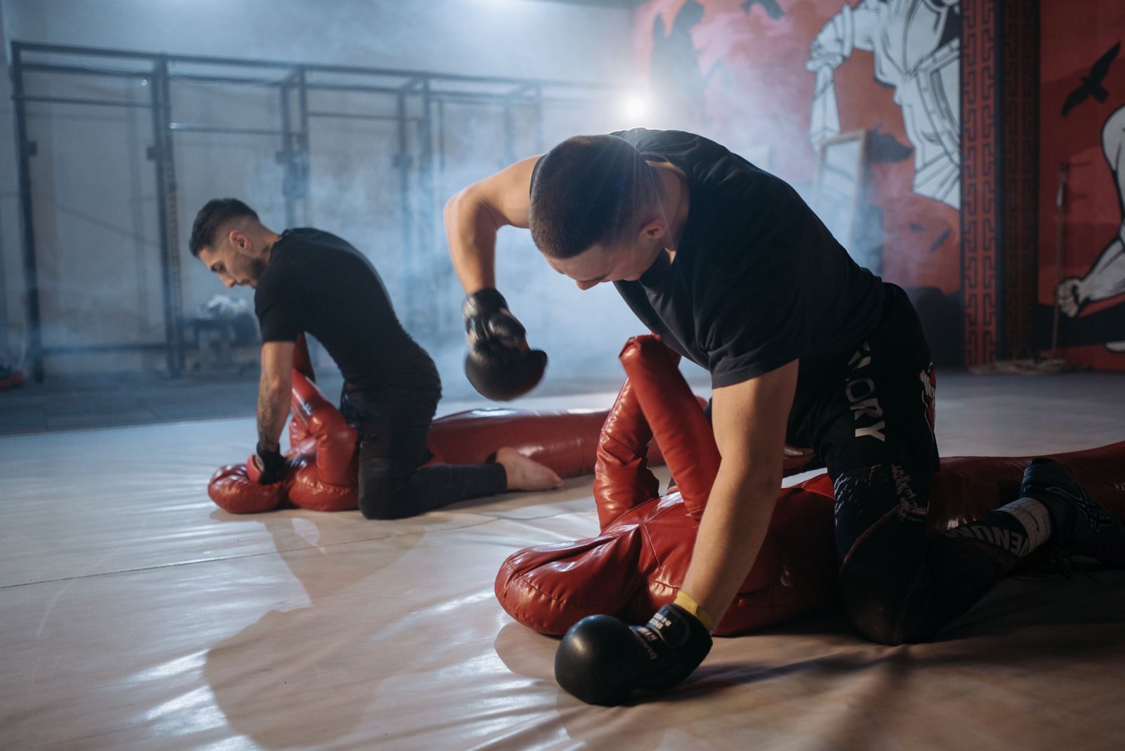 Travail de ground and pound sur mannequins de grappling